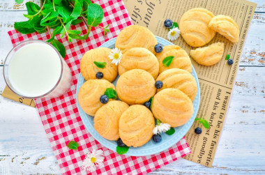 Delicious quick and simple cookies for tea in the oven