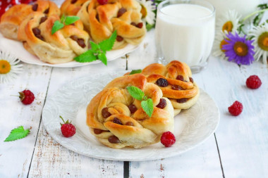 Buns with raisins from yeast dough in the oven