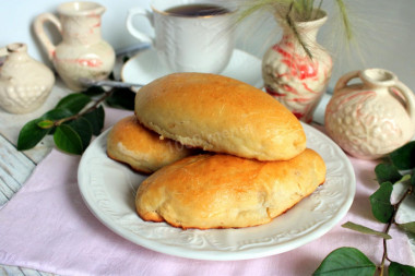 Fluffy yeast pies in the oven