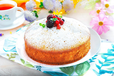 Fluffy sponge cake on kefir in the cake oven is simple