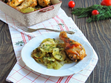 Chicken drumsticks with potatoes in the oven