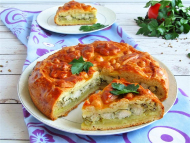 Pie with potatoes and chicken in the oven