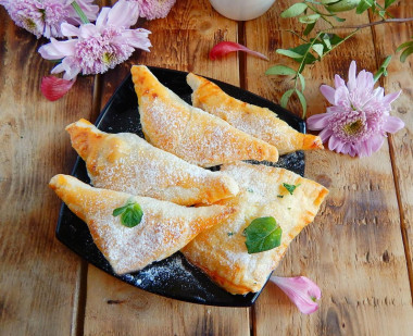 Puff pastry pies in the oven