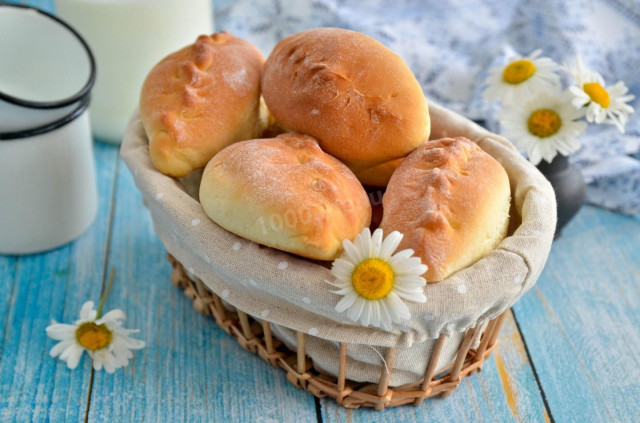 Pies with rice and egg in the oven