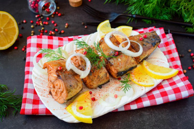 Mackerel in onion husks in 3 minutes fast and delicious