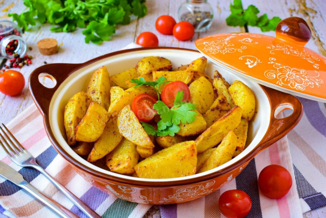 Baked potatoes with garlic in the oven