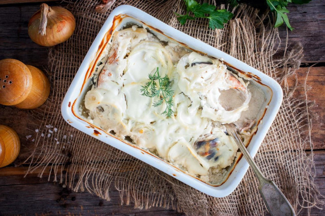 Pink salmon in sour cream in the oven baked