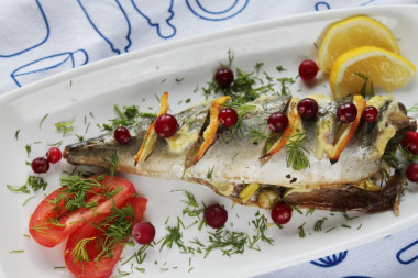 Mackerel with lemon baked in the oven