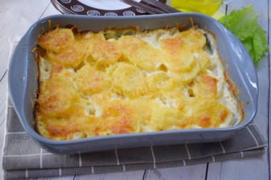 Potatoes in cream in the oven