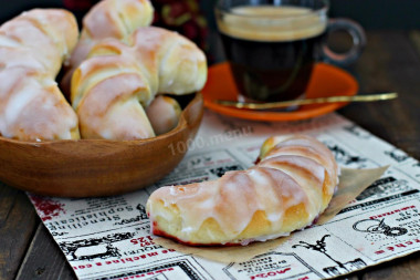 Bagels made of yeast dough with jam