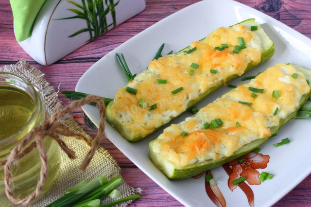 Zucchini with cottage cheese in the oven