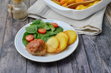 Meatballs with potatoes in the oven