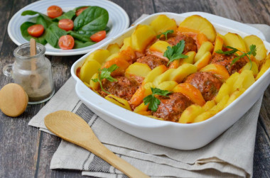 Meatballs with potatoes in the oven