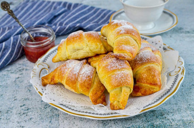 Croissants made from ready-made puff pastry