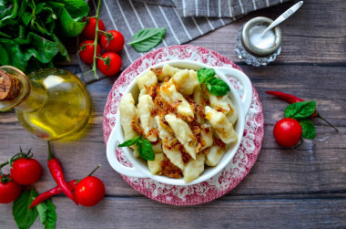 Lazy dumplings with potatoes