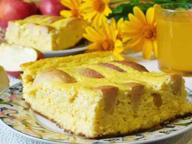 Cottage cheese casserole with apples in the oven