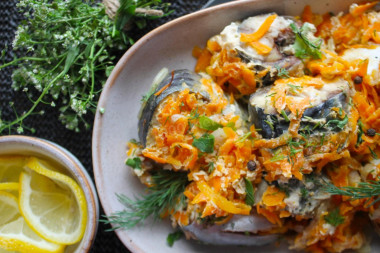 Mackerel in a jar in the oven baked with onions