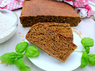 Plain rye bread without kneading on sourdough in the oven