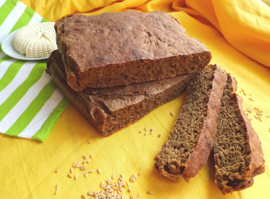 Plain rye bread without kneading on sourdough in the oven