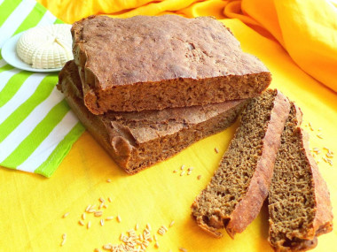 Plain rye bread without kneading on sourdough in the oven