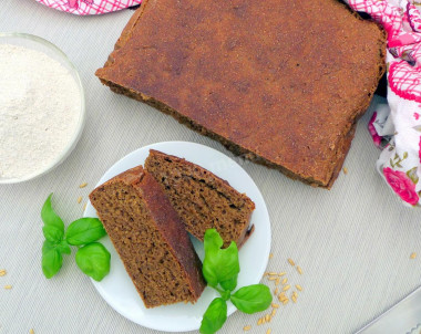 Plain rye bread without kneading on sourdough in the oven