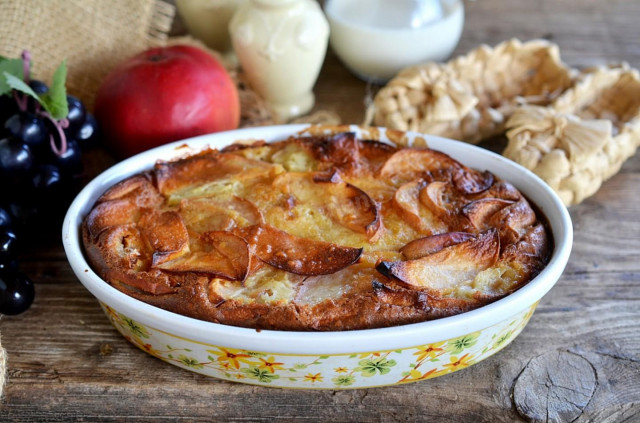 Milk charlotte with apples