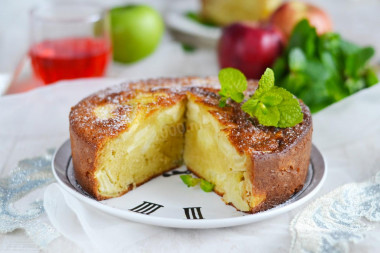 Aspic pie with apples in the oven