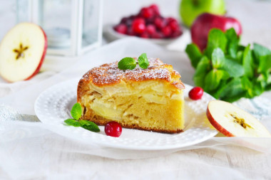 Aspic pie with apples in the oven