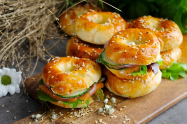 Bagel with salmon