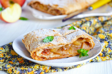 Puff pastry apple strudel