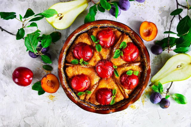 Fruit pie in the oven