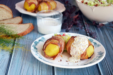 Baked potatoes in bacon in the oven