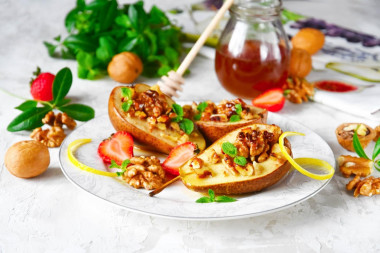 Baked pear in the oven with honey and nuts