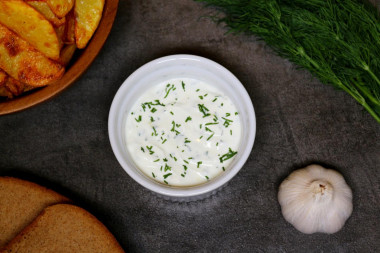 Sour cream garlic sauce