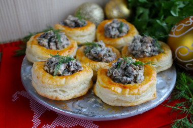 Puff pastry volovans with filling mushrooms