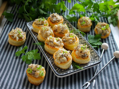 Puff pastry volovans with filling mushrooms