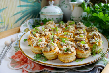 Puff pastry volovans with filling mushrooms