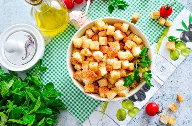 Breadcrumbs in the oven made of white bread with garlic