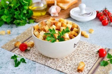 Breadcrumbs in the oven made of white bread with garlic