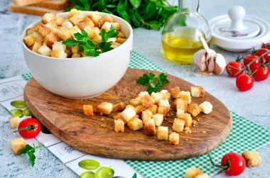 Breadcrumbs in the oven made of white bread with garlic