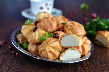 Profiteroles with custard