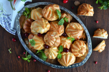 Profiteroles with custard