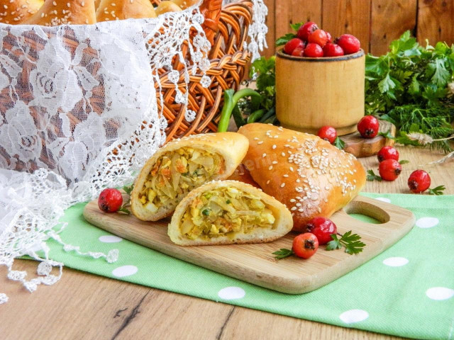 Pies in the oven with cabbage and egg