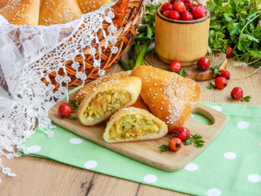 Pies in the oven with cabbage and egg