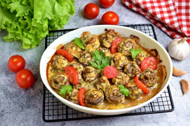 Champignons in the oven with mayonnaise and garlic