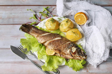 Tench baked in the oven