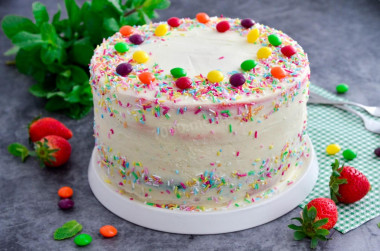 Rainbow cream cake at home