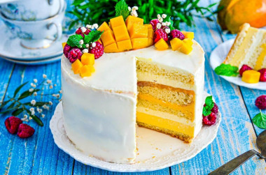 Mango mousse cake