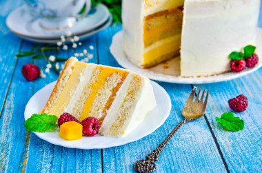 Mango mousse cake