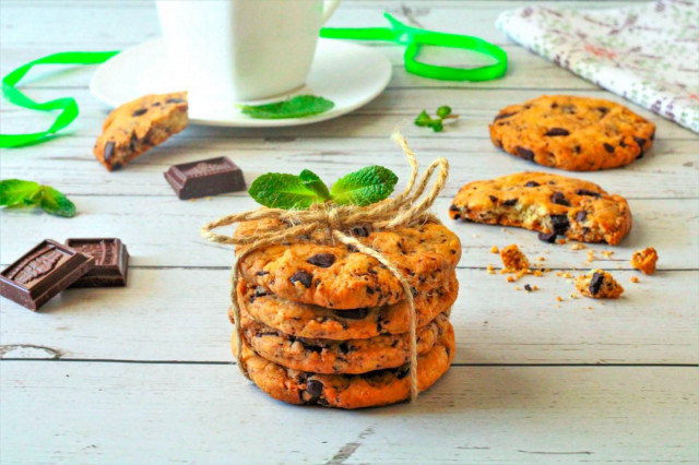 American cookies with slices chocolate